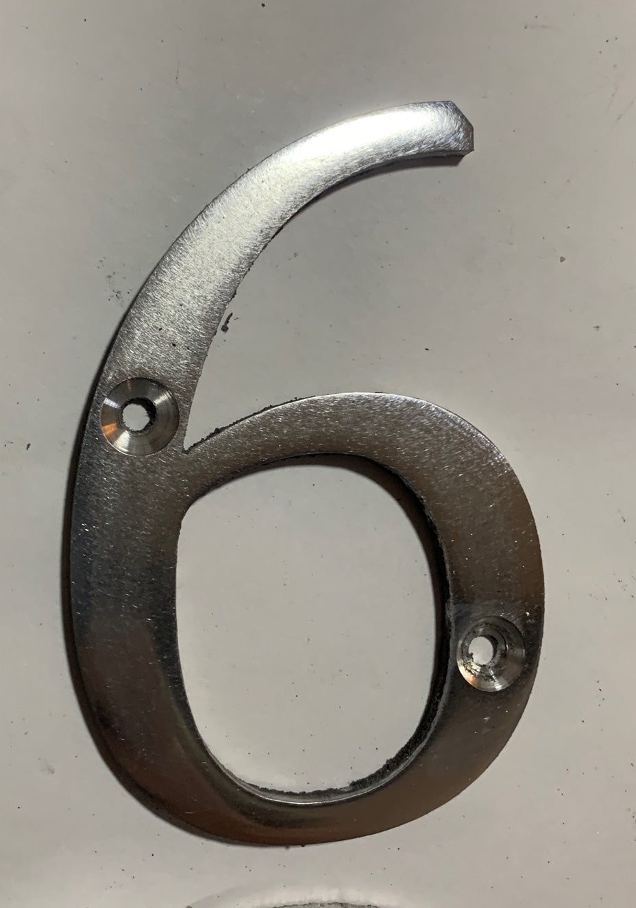 House numbers with floating effect