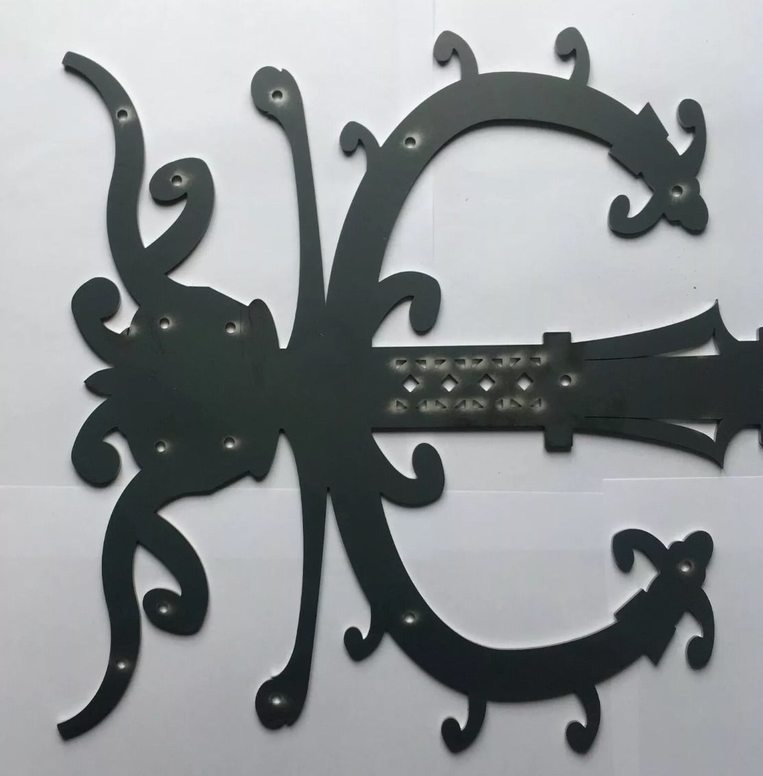 Saxon Hinge Front
