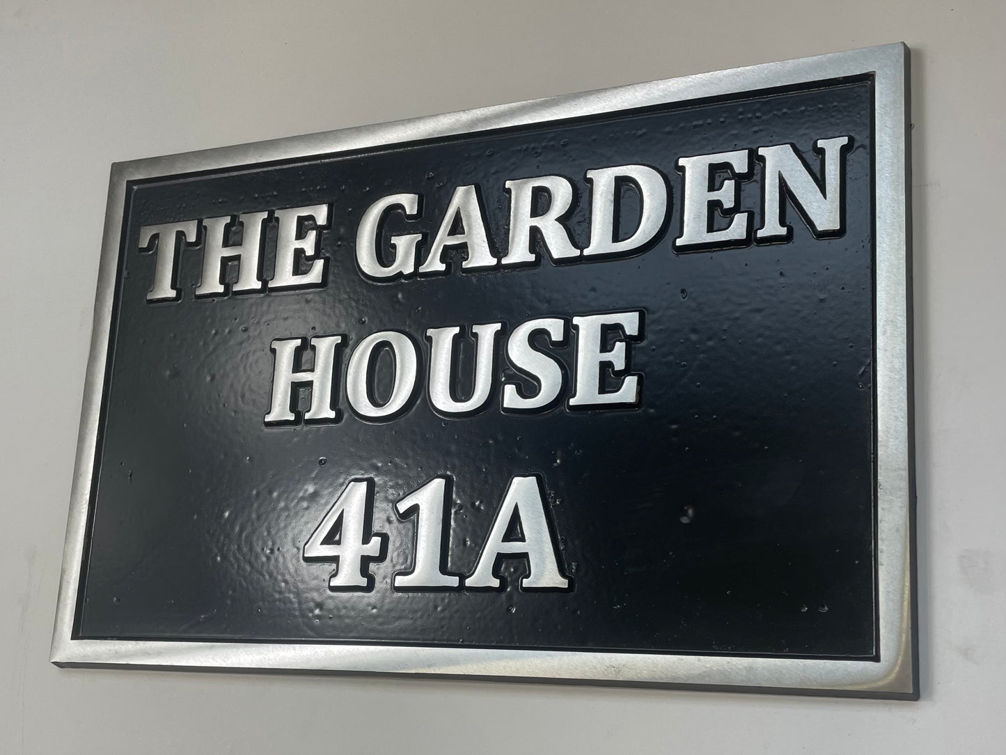 Cast aluminium plaque