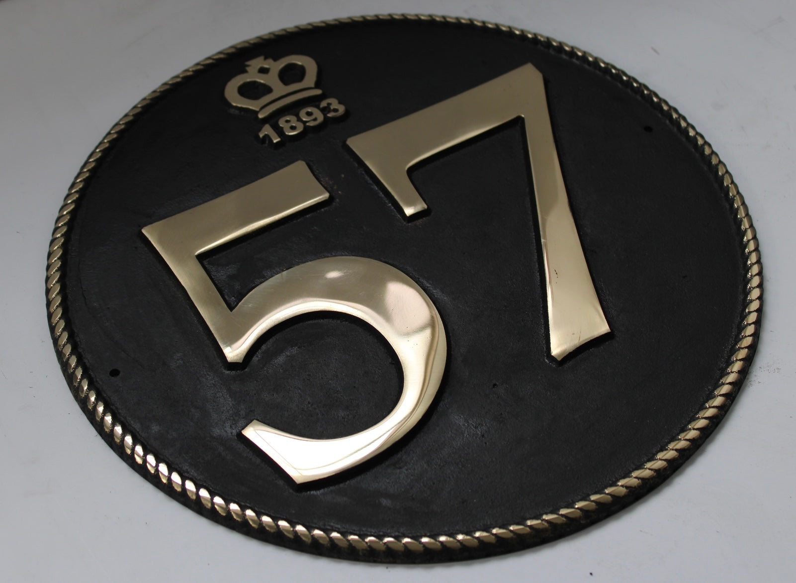 Plaque With Rope Edge Bronze circle plaque with Rope Border