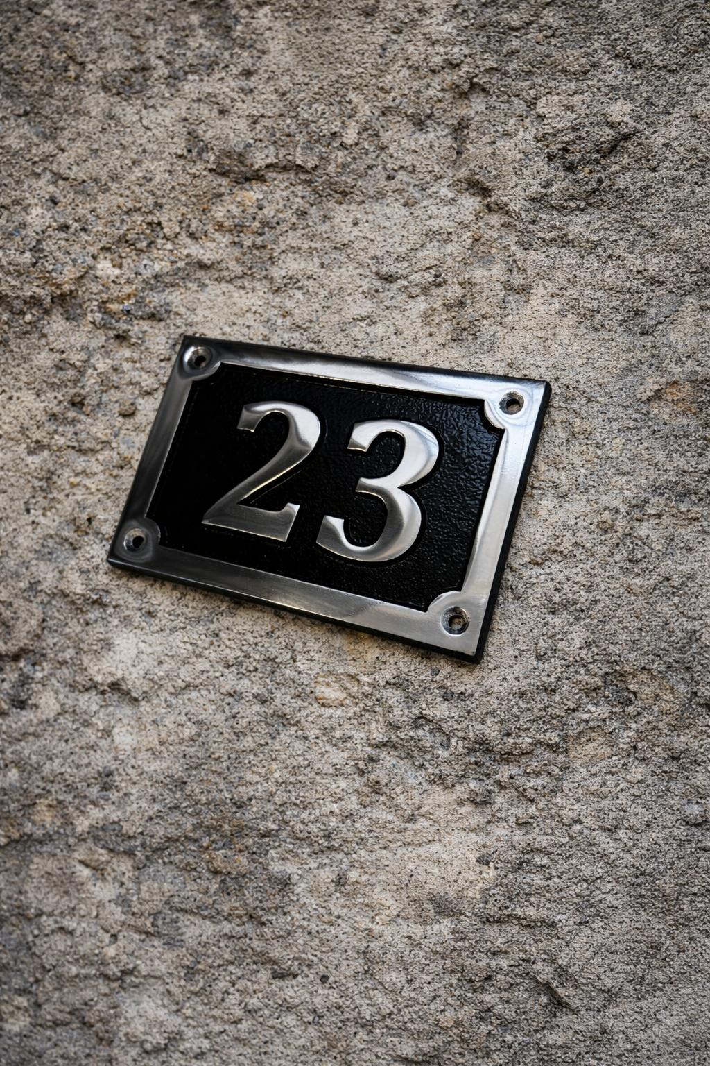 Cast aluminium rectangle house number sign with polished raised numbers and decorative border