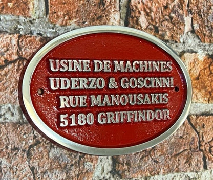 Custom Sign in Aluminium Oval shape in red