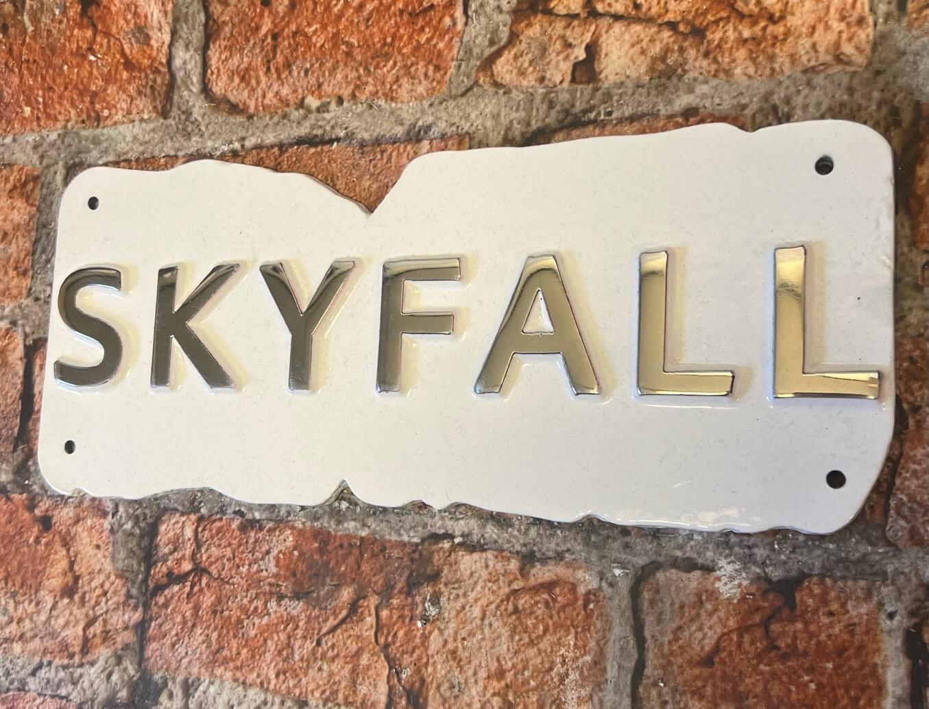 House name Sign Skyfall 007 white